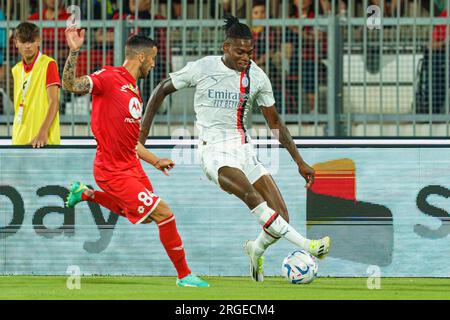 Monza, Italie. 08. Aug. 2023. Rafael Leao (#10 AC Milan) während des Trofeo Silvio Berlusconi, Silvio Berlusconi Trophy, Fußballspiel zwischen AC Monza und AC Mailand am 8. August 2023 im U-Power Stadium in Monza, Italien - Photo Morgese-Rossini/DPPI Credit: DPPI Media/Alamy Live News Stockfoto