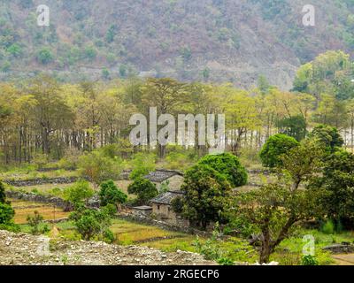 Dorf Khet am Ufer des Flusses Sarda, an der Grenze Nepal/Indien, Kumaon Hills, Uttarakhand, Indien Stockfoto