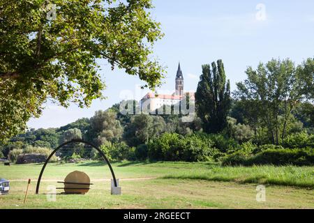 Bild der katholischen Kirche Sveti Ivan Kapistran im Schloss Ilok. Ilok ist die östlichste Stadt und Gemeinde im Nordosten Kroatiens. Lokalisiert Stockfoto