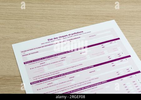 Stand der Risiken und der Verschmutzung (ERP). Die obligatorische Diagnose in Frankreich beim Verkauf eines Grundstücks. Stockfoto