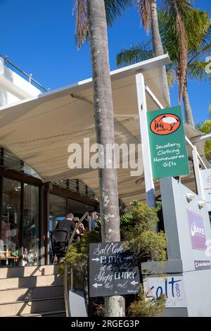 Hervey Bay Seafront, Stadt im Süden von Queensland, Australien, lokale Geschäfte und Café-Restaurant an der Küste, Australien Stockfoto