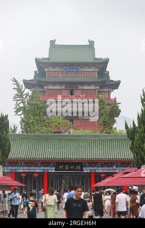 **CHINESISCHES FESTLAND, HONGKONG, MACAU UND TAIWAN OUT** Touristen besuchen den Pavillon von Prinz Teng in Nanchang City, Ostchina Provinz Jiangxi, 8 Au Stockfoto