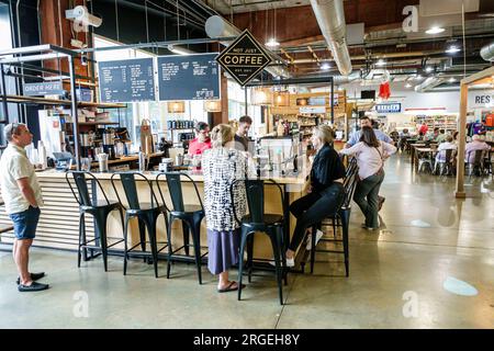 Charlotte North Carolina, 7. Street Indoor Public Market, Restaurants, Männer Männer, Frauen Frauen weiblich, Erwachsene Bewohner, innen innen, innen, innen innen, Restaurant Stockfoto