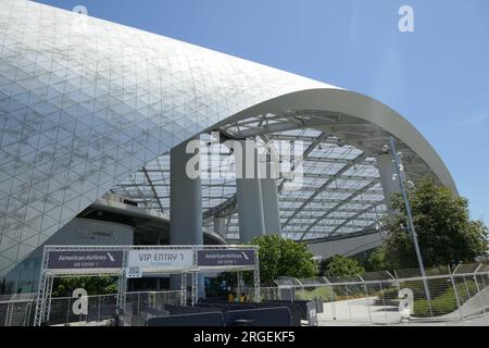 Inglewood, Kalifornien, USA 8. August 2023 Ein allgemeiner Blick auf die Atmosphäre bei Singer/Songwriter Taylor Swift Eras Tour Sofi Stadium Konzerte, Nacht 5 von 6 ausverkaufte Shows von 70.000 jeden Abend im Sofi Stadium am 8. August 2023 in Inglewood, Kalifornien, USA. Foto: Barry King/Alamy Live News Stockfoto