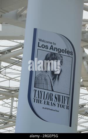 Inglewood, Kalifornien, USA 8. August 2023 Ein allgemeiner Blick auf die Atmosphäre bei Singer/Songwriter Taylor Swift Eras Tour Sofi Stadium Konzerte, Nacht 5 von 6 ausverkaufte Shows von 70.000 jeden Abend im Sofi Stadium am 8. August 2023 in Inglewood, Kalifornien, USA. Foto: Barry King/Alamy Live News Stockfoto