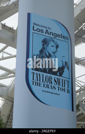 Inglewood, Kalifornien, USA 8. August 2023 Ein allgemeiner Blick auf die Atmosphäre bei Singer/Songwriter Taylor Swift Eras Tour Sofi Stadium Konzerte, Nacht 5 von 6 ausverkaufte Shows von 70.000 jeden Abend im Sofi Stadium am 8. August 2023 in Inglewood, Kalifornien, USA. Foto: Barry King/Alamy Live News Stockfoto