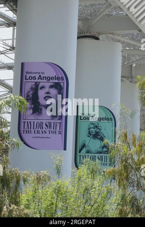 Inglewood, Kalifornien, USA 8. August 2023 Ein allgemeiner Blick auf die Atmosphäre bei Singer/Songwriter Taylor Swift Eras Tour Sofi Stadium Konzerte, Nacht 5 von 6 ausverkaufte Shows von 70.000 jeden Abend im Sofi Stadium am 8. August 2023 in Inglewood, Kalifornien, USA. Foto: Barry King/Alamy Live News Stockfoto