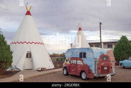 Das berühmte Wigwam Motel ist ein altes Motel aus den 1960er Jahren in Holbrook, Arizona, an der klassischen Route 66 vor der Interstate. Foto: Liz Roll Stockfoto