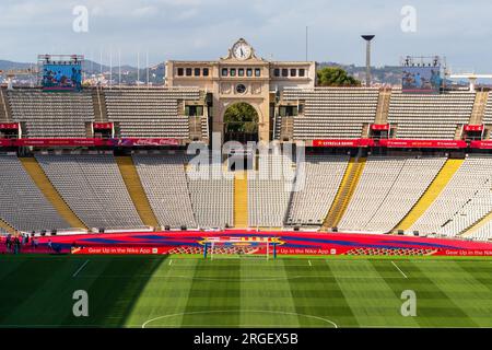 Barcelona. 8. Aug. 2023. Dieses Foto wurde am 8. August 2023 aufgenommen und zeigt das Olympiastadion der Lluis Companys vor dem Joan Gamper Trophy-freundlichen Fußballspiel zwischen dem FC Barcelona von Spanien und dem Totthenham Hotspur von England in Barcelona, Spanien. Kredit: Joan Gosa/Xinhua/Alamy Live News Stockfoto