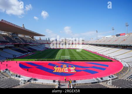 Barcelona. 8. Aug. 2023. Dieses Foto wurde am 8. August 2023 aufgenommen und zeigt das Olympiastadion der Lluis Companys vor dem Joan Gamper Trophy-freundlichen Fußballspiel zwischen dem FC Barcelona von Spanien und dem Totthenham Hotspur von England in Barcelona, Spanien. Kredit: Joan Gosa/Xinhua/Alamy Live News Stockfoto