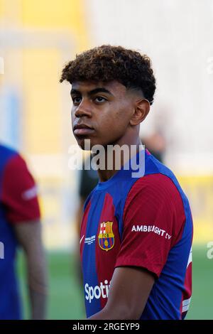 Barcelona, Spanien. 8. Aug. 2023. Lamine Yamal in Aktion während des Joan Gamper Trophy-Spiels zwischen dem FC Barcelona und Tottenham Hotspur bei den Estadi Olimpic Lluis Companys in Barcelona, Spanien. Kredit: Christian Bertrand/Alamy Live News Stockfoto