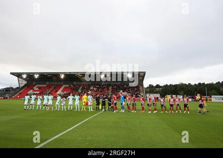 Action während der ersten Runde des Carabao Cup zwischen Exeter City und Crawley Town im St. James Park in Exeter. 08. August 2023 Stockfoto