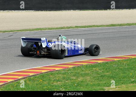 Mugello Circuit, 1. April 2007: Unbekannter Lauf auf dem historischen F1 1977 Penthouse Rizla Racing Hesketh 308E Ex Rupert Keegan auf dem Mugello Circuit während Mugello H Stockfoto