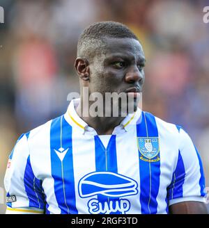 Sheffield, Großbritannien. 08. Aug. 2023. Sheffield Wednesday Defender Bambo Diaby (5) während des Spiels Sheffield Wednesday FC vs Stockport County FC, Carabao Cup, Runde 1 im Hillsborough Stadium, Sheffield, Großbritannien, am 8. August 2023 Guthaben: Jedes zweite Spiel von Media/Alamy Live News Stockfoto