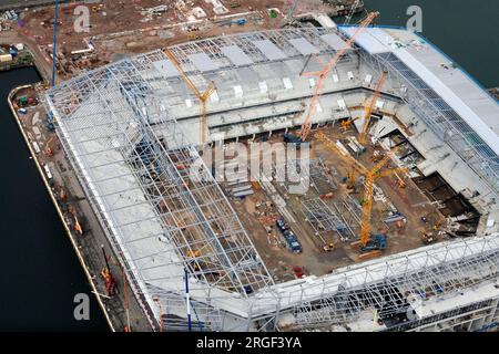 Ein Luftblick auf das neue Stadion des Everton FC, das im Bau ist, Bramley-Moore Dock, Merseyside, Nordwestengland, Großbritannien Stockfoto