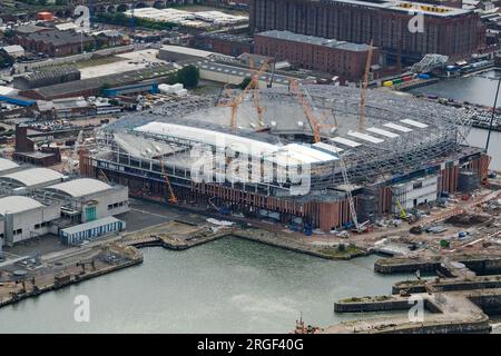 Ein Luftblick auf das neue Stadion des Everton FC, das im Bau ist, Bramley-Moore Dock, Merseyside, Nordwestengland, Großbritannien Stockfoto