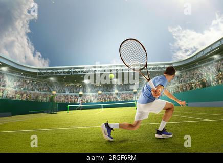 Wettkampfspieler, professioneller Tennisspieler, der Ball mit Schläger auf dem 3D-Renderplatz servierte. Freiluft-Sportarena Stockfoto