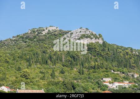 Die Elaphiti-Inseln sind eine kleine Inselgruppe, die aus mehreren Inseln besteht, die sich nordwestlich von Dubrovnik in der Adria erstrecken Stockfoto