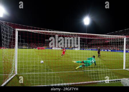 Monza, Italien - 8. August 2023, Gianluca Caprari (#17 AC Monza) erzielt Elfmeter während des Trofeo Silvio Berlusconi, Silvio Berlusconi Trophy, Fußballspiel zwischen AC Monza und AC Mailand am 8. August 2023 im U-Power Stadium in Monza, Italien - Photo Morgese Stockfoto