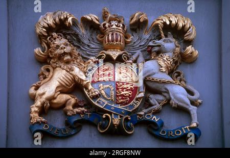 British Royal Coat of Arms Dieu und Mon Droit (Gott und meine Rechte) - Löwe für England und Einhorn für Schottland Stockfoto