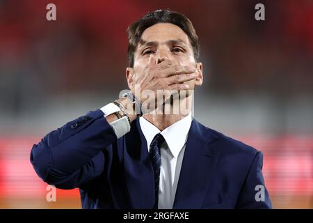 Monza, Italien. 08. Aug. 2023. Pier Silvio Berlusconi schaut auf das Trophäenspiel Silvio Berlusconi zwischen AC Monza und AC Mailand im UPower Stadium am 8. August 2023 in Monza, Italien . Kredit: Marco Canoniero/Alamy Live News Stockfoto