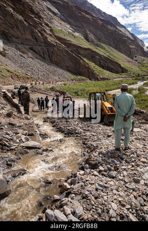 Indien, Ladakh, Zanskar, Autobahn NH301 nach Zanskar, Erdrutsche, die die Straße blockieren Stockfoto