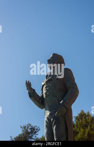 ALMERIA, SPANIEN - 28. MÄRZ 2023 Denkmal zum Gedenken an Alfredo Kraus, spanischen Sänger, Tenor, auf der Plaza Alfredo Kraus, Almeria, Spanien Stockfoto