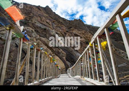 Holzbrücke über den Fluss Kali Gandaki in Kagbeni, Oberer Mustang, Nepal Stockfoto