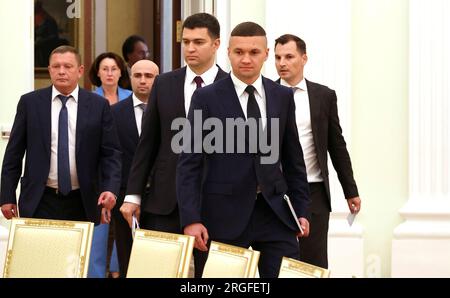 Moskau, Russland. 08. Aug. 2023. Führungskräfte von Bauunternehmen kommen zu einem vom russischen Präsidenten Wladimir Putin ausgerichteten Treffen im Kreml am 8. August 2023 in Moskau, Russland. Kredit: Mikhail Klimentyev/Kremlin Pool/Alamy Live News Stockfoto