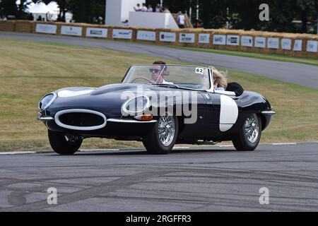 Jaguar E-Type Project ZP, Manufacturer Batch, eine Gelegenheit, eine Vielzahl moderner Fahrzeuge zusammen mit neuen Modellen aus einer Vielzahl neuer und e zu sehen Stockfoto