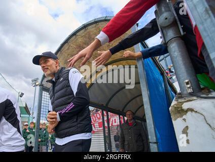 Trainer Thomas Tuchel (FCB), Teammanager, Trainer, Trainer, mit Fans vor dem Freundschaftsspiel FC BAYERN MÜNCHEN - AS MONACO 4-2 1.Deutsche Fußballliga am 7. August 2023 in Unterhaching, Deutschland Staffel 2023/2024, FCB, © Peter Schatz / Alamy Live News Stockfoto