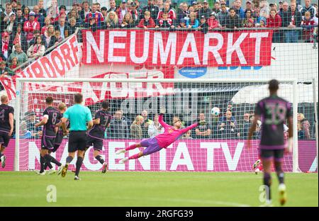 Sven ULREICH, FCB 26 Torwart, in Aktion beim Freundschaftsspiel FC BAYERN MÜNCHEN - AS MONACO 4-2 1.Deutsche Fußballliga am 7. August 2023 in Unterhaching, Deutschland Staffel 2023/2024, FC Barcelona, © Peter Schatz / Alamy Live News Stockfoto