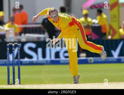 Nottingham, Großbritannien. 09. Aug. 2023. 9. August 2023 - Trent Bridge Cricket Ground, Nottingham. Veranstaltung: The 100 Cricket: Nottingham Rockets gegen Northern Supercharger. Bildunterschrift: Alexa Stonehouse (Trent Rockets) Bowling. Bild: Mark Dunn/Alamy Live News (Sport) Kredit: Mark Dunn Photography/Alamy Live News Stockfoto