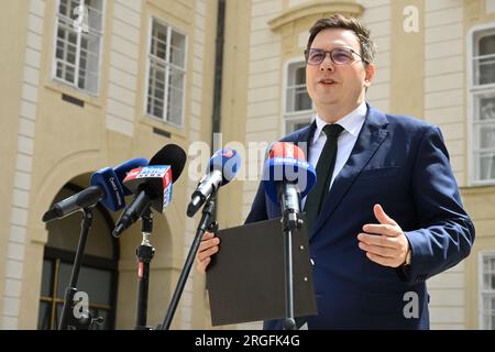 Prag, Tschechische Republik. 09. Aug. 2023. Außenminister Jan Lipavsky (Piraten), im Bild, nach einem Treffen mit Präsident Petr Pavel zu aktuellen Fragen der tschechischen Außenpolitik oder Unterstützung der Ukraine in der Prager Burg, Tschechische Republik, 9. August 2023. Kredit: Michaela Rihova/CTK Photo/Alamy Live News Stockfoto