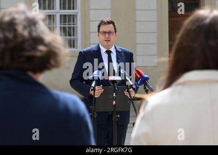 Prag, Tschechische Republik. 09. Aug. 2023. Außenminister Jan Lipavsky (Piraten), im Bild, nach einem Treffen mit Präsident Petr Pavel zu aktuellen Fragen der tschechischen Außenpolitik oder Unterstützung der Ukraine in der Prager Burg, Tschechische Republik, 9. August 2023. Kredit: Michaela Rihova/CTK Photo/Alamy Live News Stockfoto