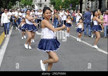 Mailand (Italien) Demonstration "gemeinsam ohne Mauern" für die Aufnahme und Integration von Migranten; Vertreter der salvadorianischen Gemeinschaft Stockfoto