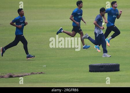 Taskin Ahmed, Mustafizur Rahman, Hasan Mahmud und Tanzim Hasan Sakib während der Bangladescher nationalen Cricketspieler nehmen an der Übungssitzung in Sher-e-Bang Teil Stockfoto