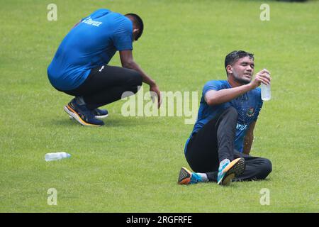 Taskin Ahmed während der bangladesischen nationalen Cricketspieler nehmen Übungseinheiten im Sher-e-Bangla National Cricket Stadium in Mirpur, Dhaka, Bangladesch, Teil Stockfoto