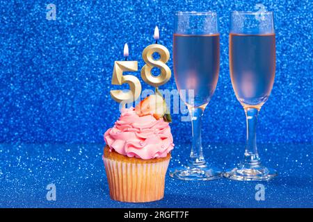 Cupcake Mit Nummer Für Geburtstags- Oder Jubiläumsfeier; Nummer 58. Stockfoto