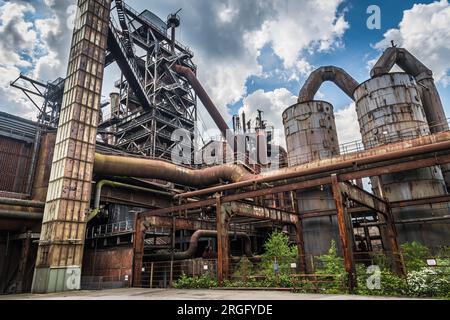 Der Landschaftspark Duisburg-Nord ist ein öffentlicher Park rund um ein stillgelegtes Eisen- und Stahlwerk in Duisburg. Stockfoto