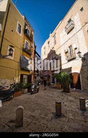 Blick auf eine Gasse im alten Bari Stockfoto