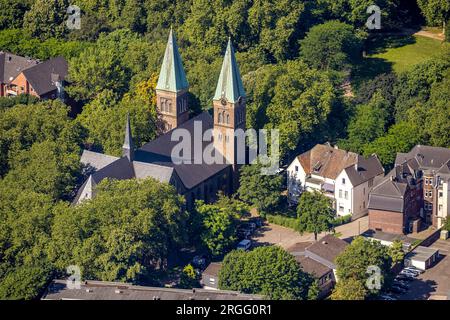 Luftbild, Kath. Kirche Herz Jesu, Neumühl, Duisburg, Ruhrgebiet, Nordrhein-Westfalen, Deutschland Stockfoto