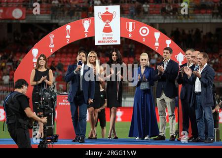 Monza, Italien, 8. August 2023. Pier Silvio Berlusconi der Sohn des verstorbenen Silvio Berlusconi hält eine Rede vor der Trophäenpräsentation nach dem Trofeo Silvio Berlusconi Spiel im U-Power Stadium, Monza. Der Bildausdruck sollte lauten: Jonathan Moscrop/Sportimage Stockfoto