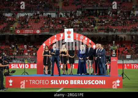 Monza, Italien. 8. Aug. 2023. Pier Silvio Berlusconi der Sohn des verstorbenen Silvio Berlusconi hält eine Rede vor der Trophäenpräsentation nach dem Trofeo Silvio Berlusconi Spiel im U-Power Stadium, Monza. Der Bildausdruck sollte lauten: Jonathan Moscrop/Sportimage Credit: Sportimage Ltd/Alamy Live News Stockfoto