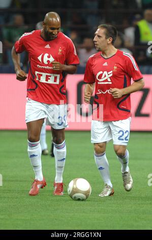 Mailand Italien 2007-09-08: Nicolas Anelka und Franck Ribery während des Spiels Italien-Frankreich, Qualifikation der Fußball-Europameisterschaft 2008 Stockfoto