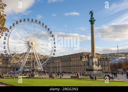 Riesenrad und Jubiläumssäule von König Wilhelm auf dem Schlossplatz Stockfoto