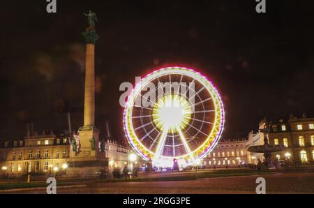 Riesenrad und Jubiläumssäule von König Wilhelm auf dem Schlossplatz Stockfoto