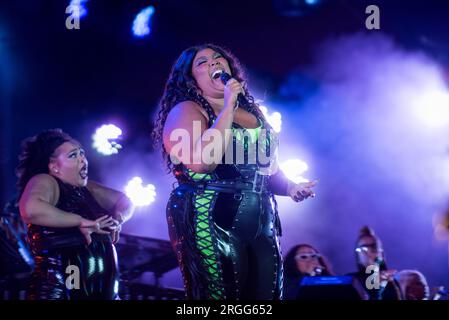 Roskilde, Dänemark. 01., Juli 2023. Der amerikanische Rapper und Sänger Lizzo führt während des dänischen Musikfestivals Roskilde Festival 2023 in Roskilde ein Live-Konzert auf. (Foto: Gonzales Photo - Bo Kallberg). Stockfoto