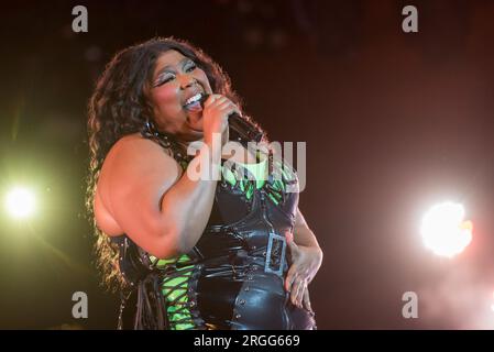Roskilde, Dänemark. 01., Juli 2023. Der amerikanische Rapper und Sänger Lizzo führt während des dänischen Musikfestivals Roskilde Festival 2023 in Roskilde ein Live-Konzert auf. (Foto: Gonzales Photo - Bo Kallberg). Stockfoto
