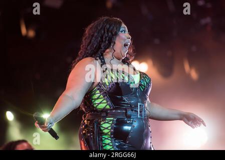 Roskilde, Dänemark. 01., Juli 2023. Der amerikanische Rapper und Sänger Lizzo führt während des dänischen Musikfestivals Roskilde Festival 2023 in Roskilde ein Live-Konzert auf. (Foto: Gonzales Photo - Bo Kallberg). Stockfoto